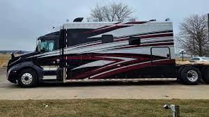 32690-3-truck-with-huge-sleeper-cab.jpg