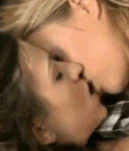 29063-396-08-kiss.jpg